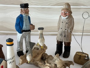 lot 33 image: Decorative Marine Life Figurines