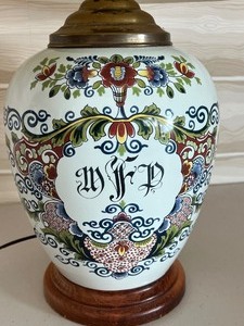 lot 39 image: Decorative Table Lamp