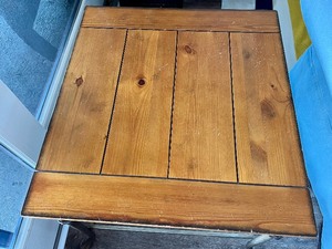 lot 42 image: Wooden Top, Metal Base Accent Table