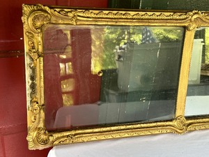 lot 101 image: Antique Decorative Mirror