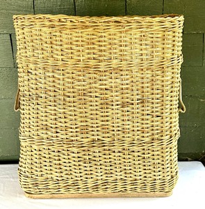 lot 94 image: Large Vintage Decorative Basket