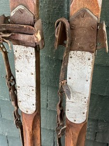 lot 86 image: Pair of Vintage Wooden Metzlers Sporthaus