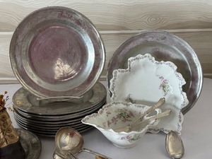 lot 143A image: Vintage Treasures