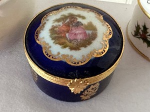 lot 134 image: Four Decorative Trinket Boxes