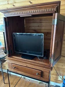 lot 112 image: Petite Wooden Media Cabinet