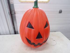 lot 60 image: Large Lighted Halloween Pumpkin
