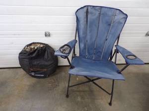 lot 81 image: Pop Up Hunting Blind and Camping Chair