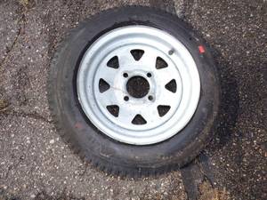 lot 83 image: Trailer Tire