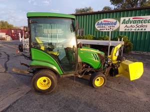 lot 1 image: 2019 John Deere 1025R with Cab and 47 Snowblower