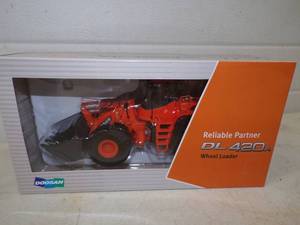 lot 12 image: DL420a Wheel Loader