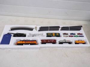 lot 15 image: HO Scale Train Set