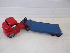 lot 28 image: Vintage Tonka Toys Flatbed