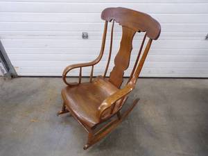 lot 33 image: Antique Wood Rocking Chair
