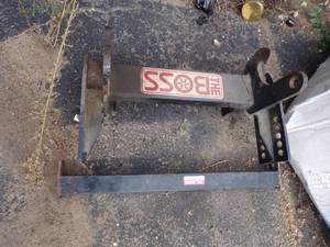 lot 59 image: Boss RT3 Center Beam 73-87 Chevy Snow Plow Mount