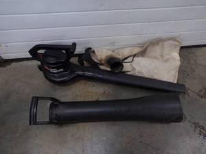 lot 102 image: Toro Blower Vac with Bagger Attachment