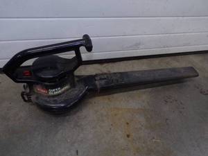 lot 106 image: Toro Blower Vac