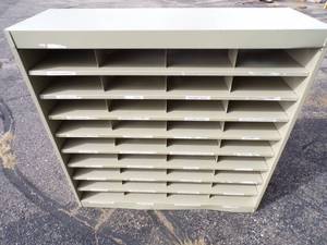 lot 128 image: Metal Office Organizer