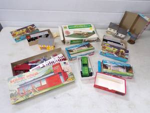 lot 70 image: HO Scale Trains and Accessories
