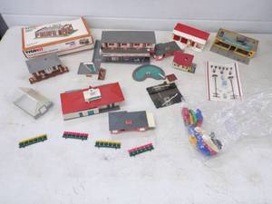 lot 71 image: HO Scale Accessories
