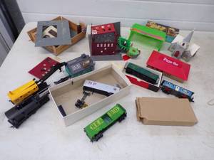 lot 73 image: HO Scale Accessories