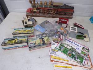 lot 74 image: HO Scale Accessories