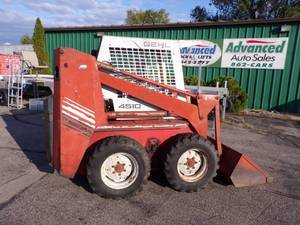lot 9 image: GEHL 4510 Skid Loader