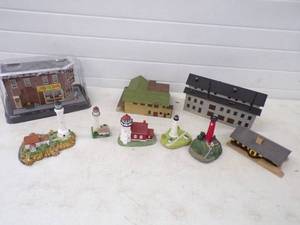 lot 135 image: HO Scale Train Accessories