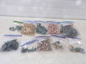 lot 136 image: 10 Packages of Vintage Army Men