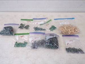 lot 139 image: 9 Packages of Vintage Army Men