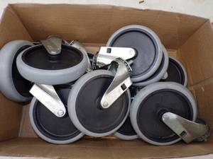 lot 141 image: 12 - 5 Rollers