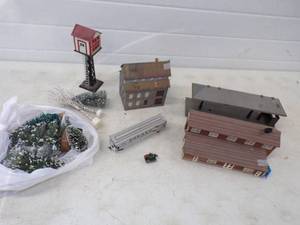 lot 145 image: HO Scale Train Building and Accessories