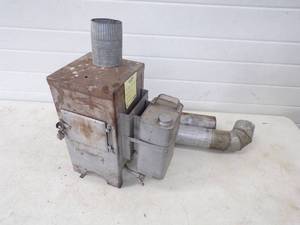 lot 182 image: Kerosene Fish House Stove with pipe