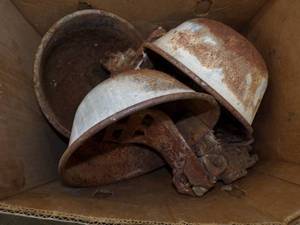 lot 184 image: 3 Vintage Cow Drinking Cups