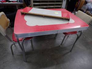 lot 189 image: Vintage Table and 2 Chairs