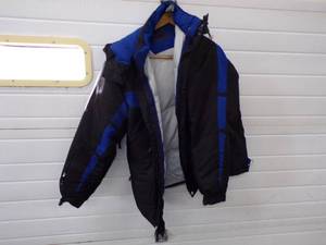 lot 215 image: Mens M Winter Coat