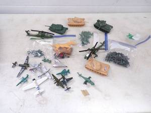 lot 218 image: Army Men, Tanks and Airplanes