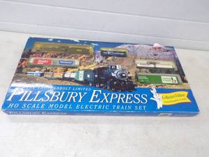 lot 228 image: Pillsbury Express Train Set