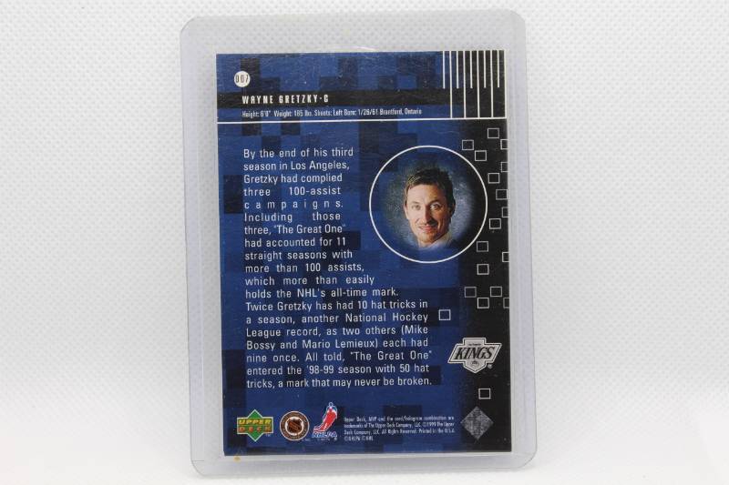 lot 220 image: Wayne Gretzky 1999 Upper Deck Dynamics No. D07