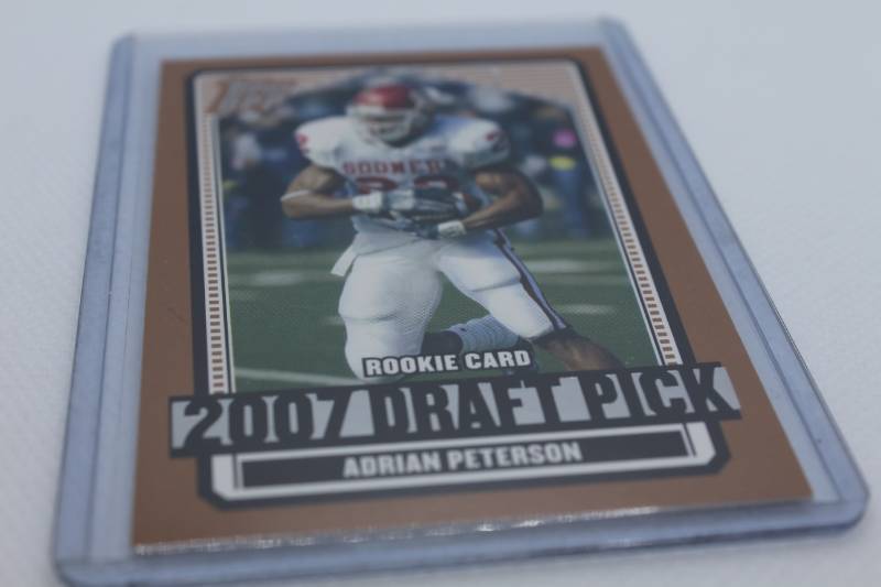 lot 62 image: Adrian Peterson Rookie 2007 Topps Draft Pick No. 135