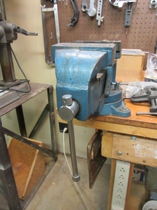 lot 505 image: VISE WITH 5 JAWS