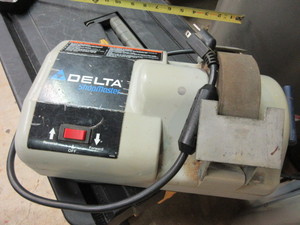 lot 509 image: DELTA SHOPMASTER  UTILITY SHARPENER
