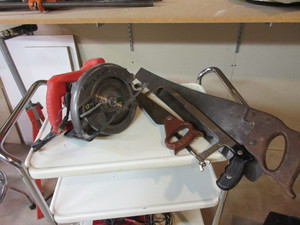 lot 513 image: CIRCULAR AND HAND SAWS