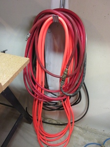 lot 517 image: AN ASSORTMENT OF AIR HOSES
