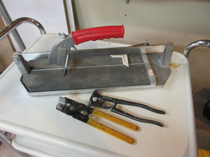 lot 519 image: TILE CUTTER