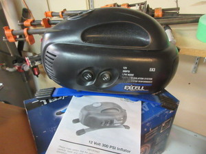 lot 524 image: 12 VOLT INFLATOR AND AUTO ACCESSORIES