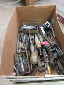 lot 530 image: BOX OF ALLEN WRENCHES AND MISC HAND TOOLS