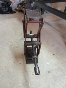 lot 534 image: SCISSOR JACK STAND