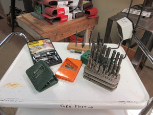 lot 547 image: DRILL BIT SHARPENER, DRILL & DRIVER SET AND MORE