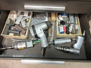 lot 557 image: PNEUMATIC TOOLS