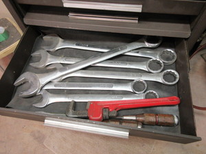 lot 560 image: HUGE DOUBLE ENDED WRENCHES, LONG HANDLED SCREWDRIVERS, MONKEY WRENCH